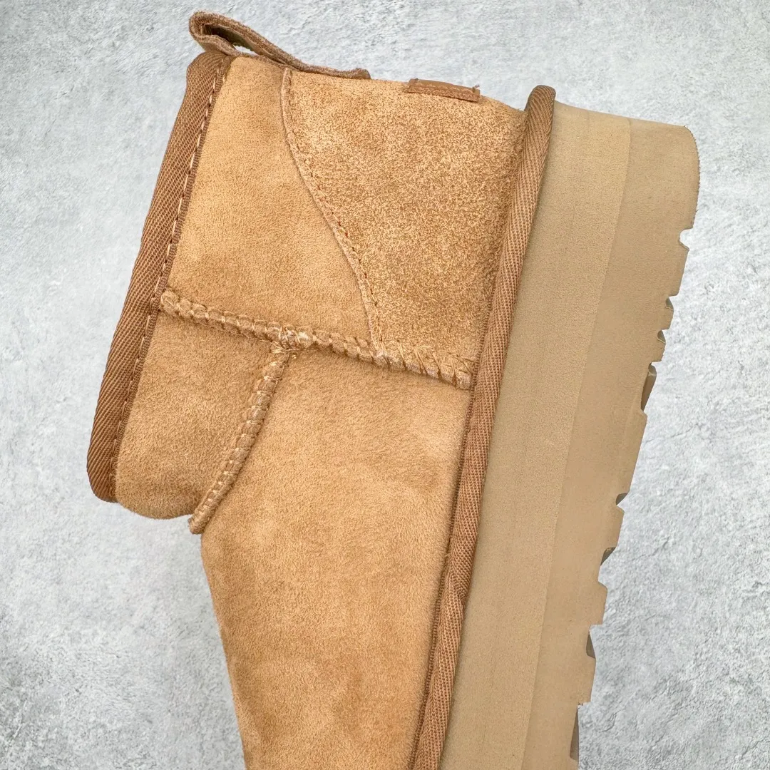 Pick up locally 💰520 UGG 5092 Classic autumn and winter sheepskin and fur integrated snow boots. All shoes are made of ZP. Longfeng A-grade Australian imported sheepskin and fur integrated brand OEM production line. Fully follow the ZP process. OEM original pattern maker. Adhering to the principle of no original shoe development and selection. Pay attention to every detail. The most authentic version on the market. TREADLITE "Light Wing" technology outsole. Light/durable/flexible/pile size: 35 36 37 38 39 40 Coding: by2936070